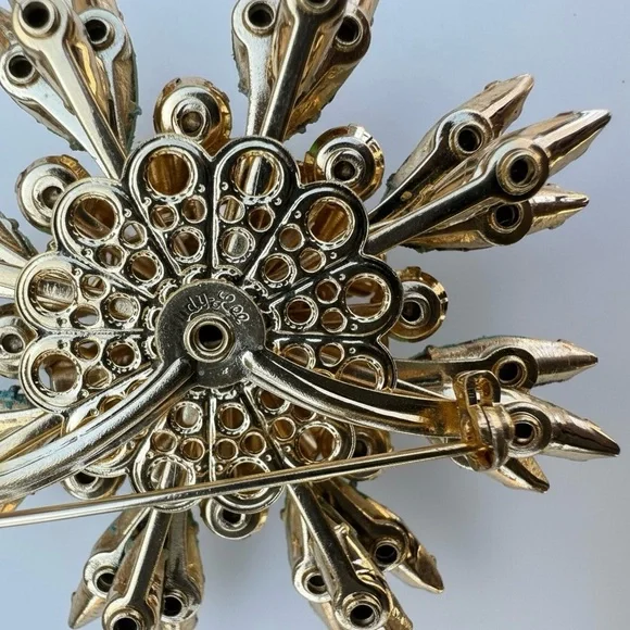 JUDY LEE Demi Parure Signed Uranium Glass Cluster Clip-On Earrings & Brooch Set - Picture 10 of 12